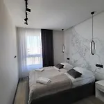 Apartamento With Two Bedrooms, Balcony, Parking And Access To Sauna In By Renters Gdansk