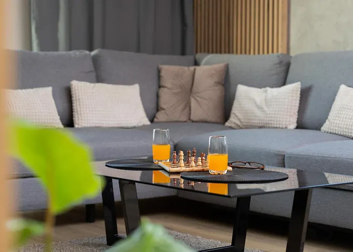 With Two Bedrooms, Balcony, Parking And Access To Sauna In By Renters アパート グダニスク