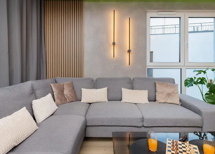 With Two Bedrooms, Balcony, Parking And Access To Sauna In By Renters アパート