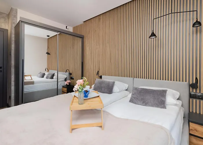 With Two Bedrooms, Balcony, Parking And Access To Sauna In By Renters アパート グダニスク