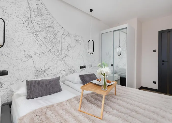 With Two Bedrooms, Balcony, Parking And Access To Sauna In By Renters アパート