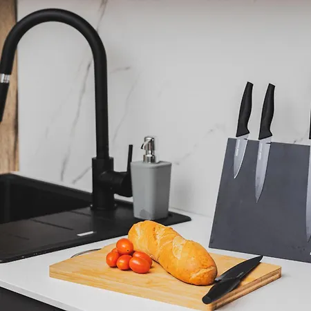 Apartamento With Two Bedrooms, Balcony, Parking And Access To Sauna In By Renters *